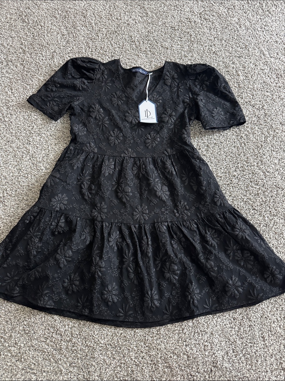 NWT Duffield Lane Size M Black Textured Floral Puff Sleeve Babydoll Dress